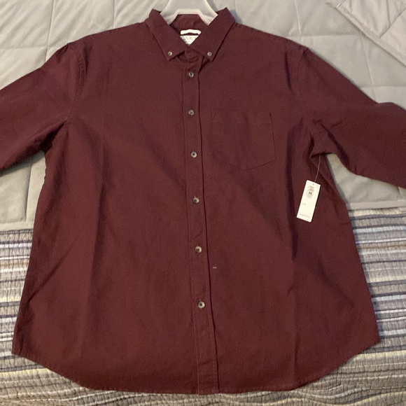 Burgundy colored dress shirt, slim fit, thick material, six Large men. - Picture 2 of 4
